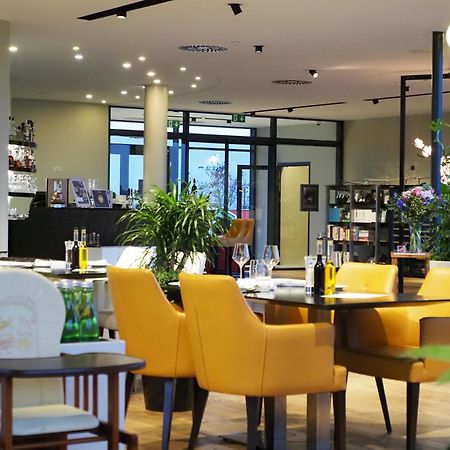Mg Restaurace/Luxury Apartments 믈라다볼레슬라프 외부 사진