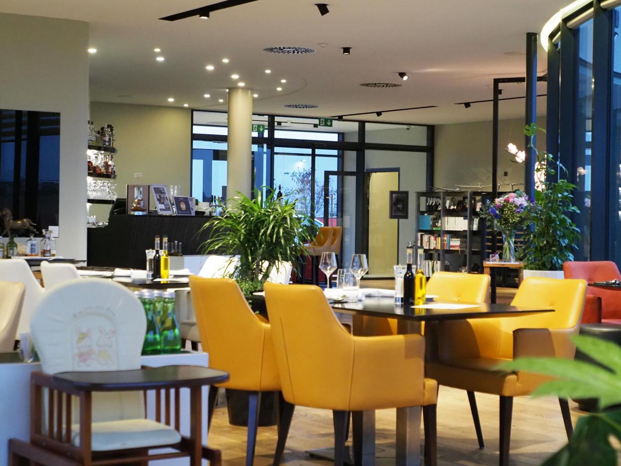 Mg Restaurace/Luxury Apartments 믈라다볼레슬라프 외부 사진