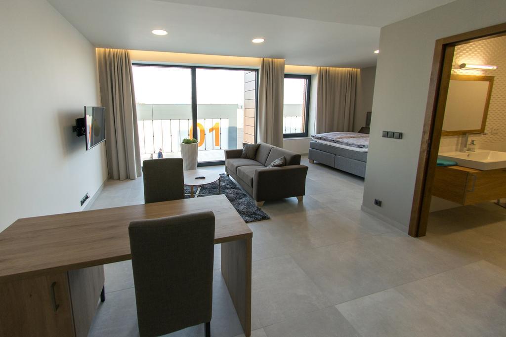 Mg Restaurace/Luxury Apartments 믈라다볼레슬라프 외부 사진