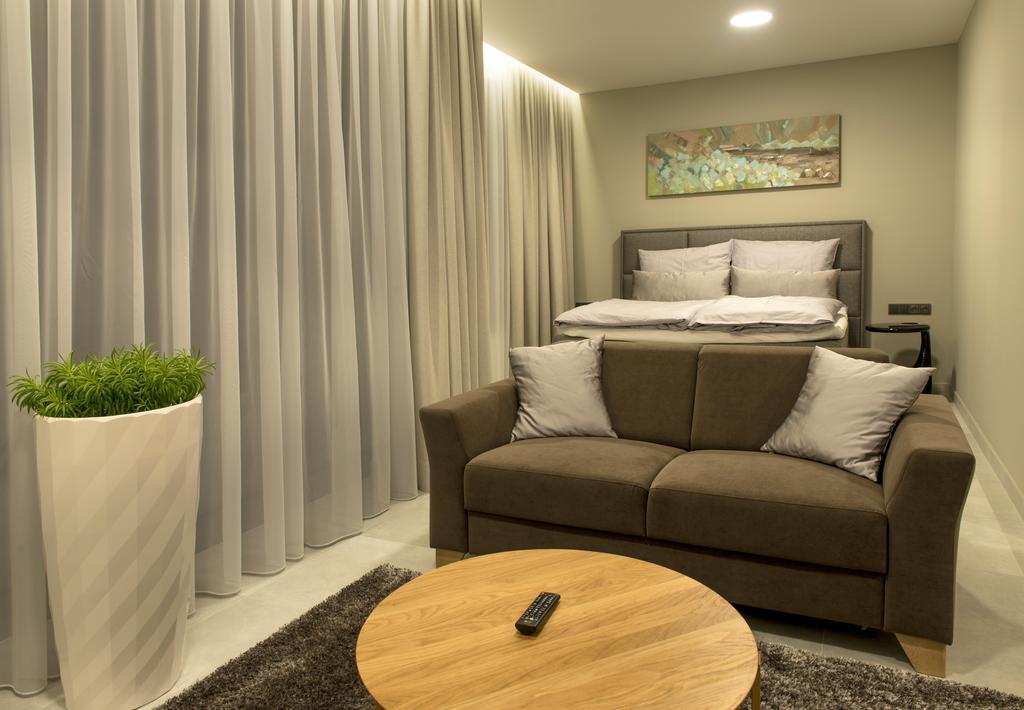 Mg Restaurace/Luxury Apartments 믈라다볼레슬라프 외부 사진