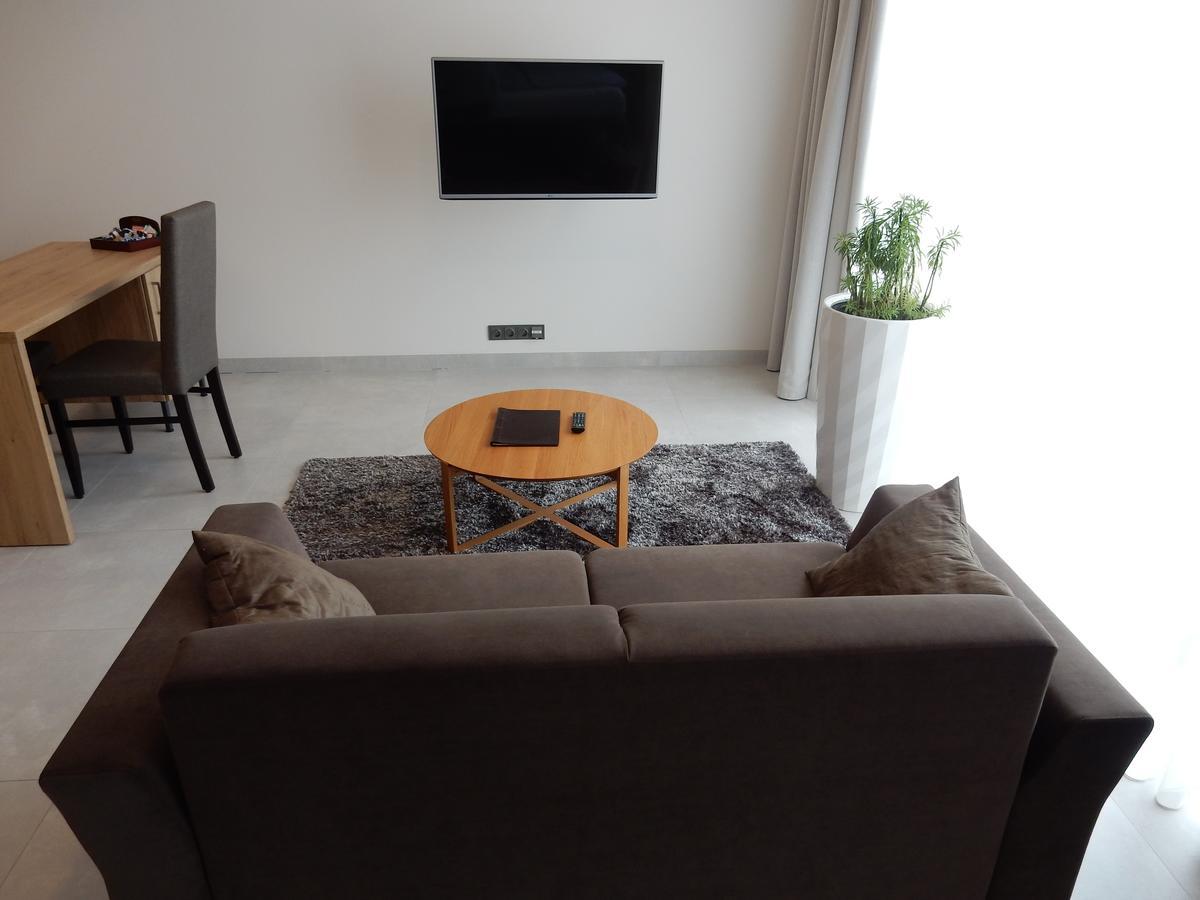 Mg Restaurace/Luxury Apartments 믈라다볼레슬라프 외부 사진