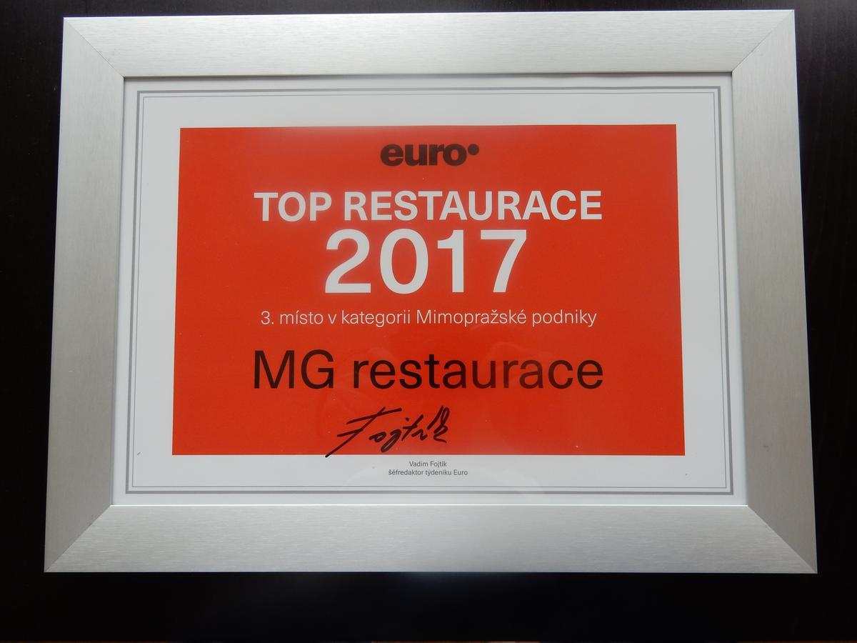 Mg Restaurace/Luxury Apartments 믈라다볼레슬라프 외부 사진