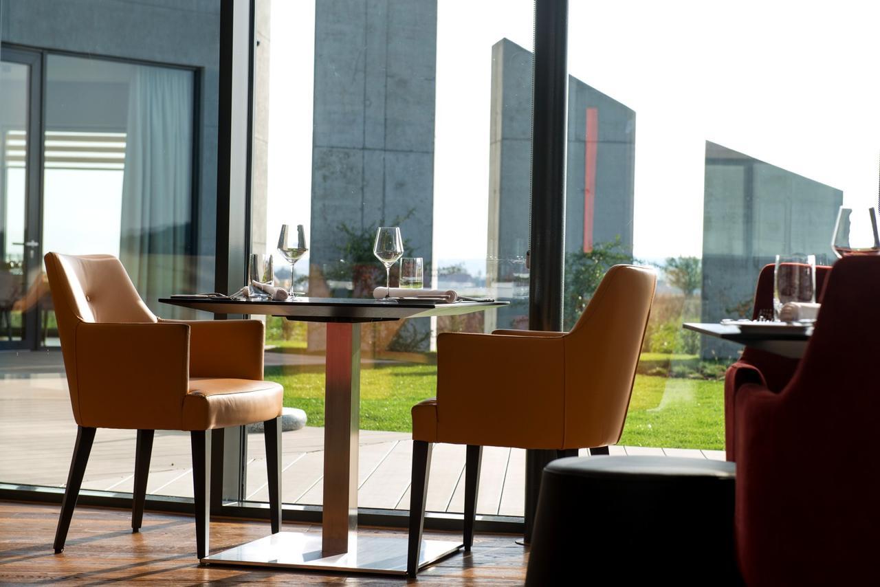 Mg Restaurace/Luxury Apartments 믈라다볼레슬라프 외부 사진