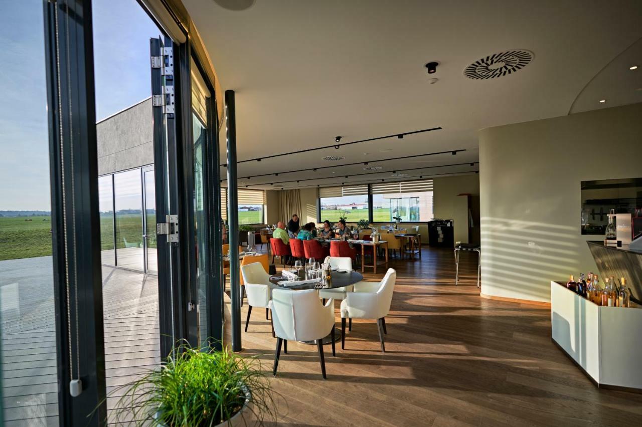 Mg Restaurace/Luxury Apartments 믈라다볼레슬라프 외부 사진