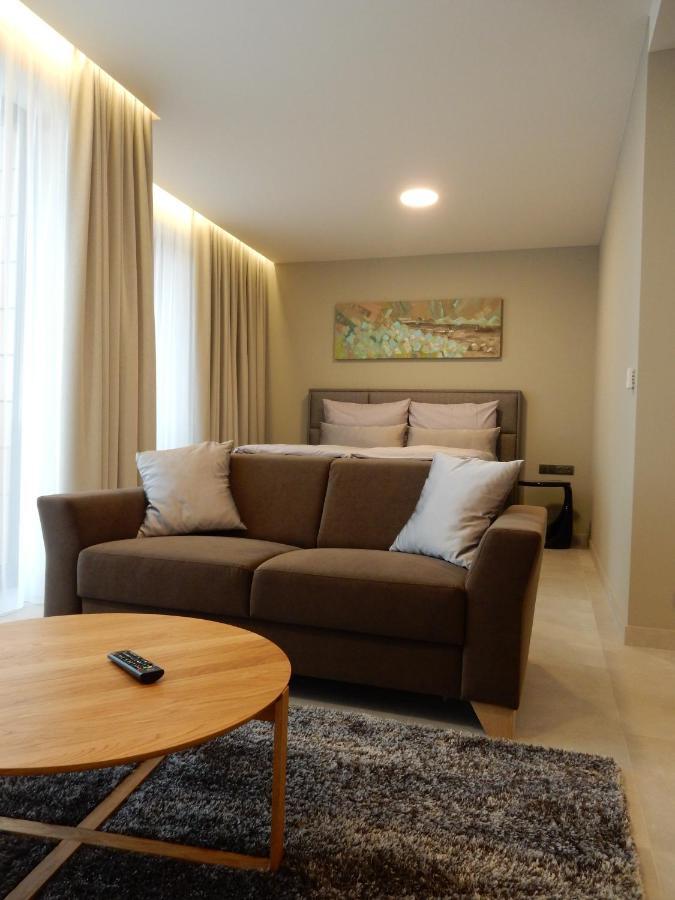 Mg Restaurace/Luxury Apartments 믈라다볼레슬라프 외부 사진