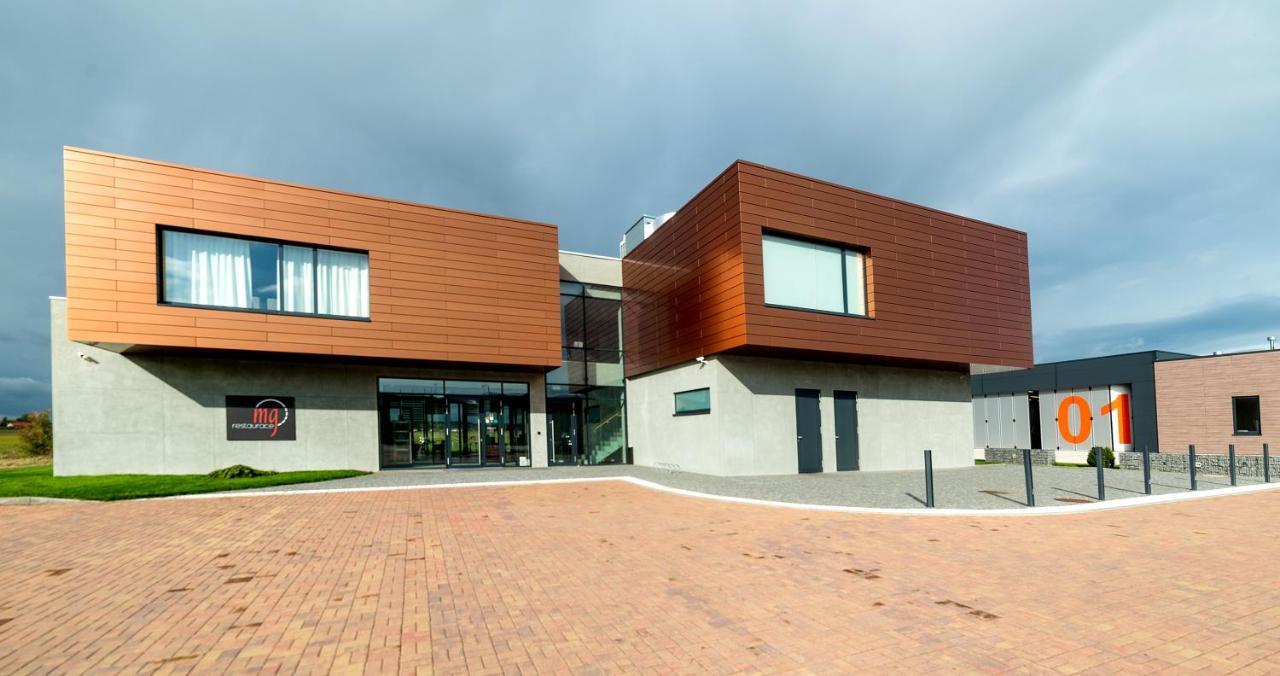 Mg Restaurace/Luxury Apartments 믈라다볼레슬라프 외부 사진